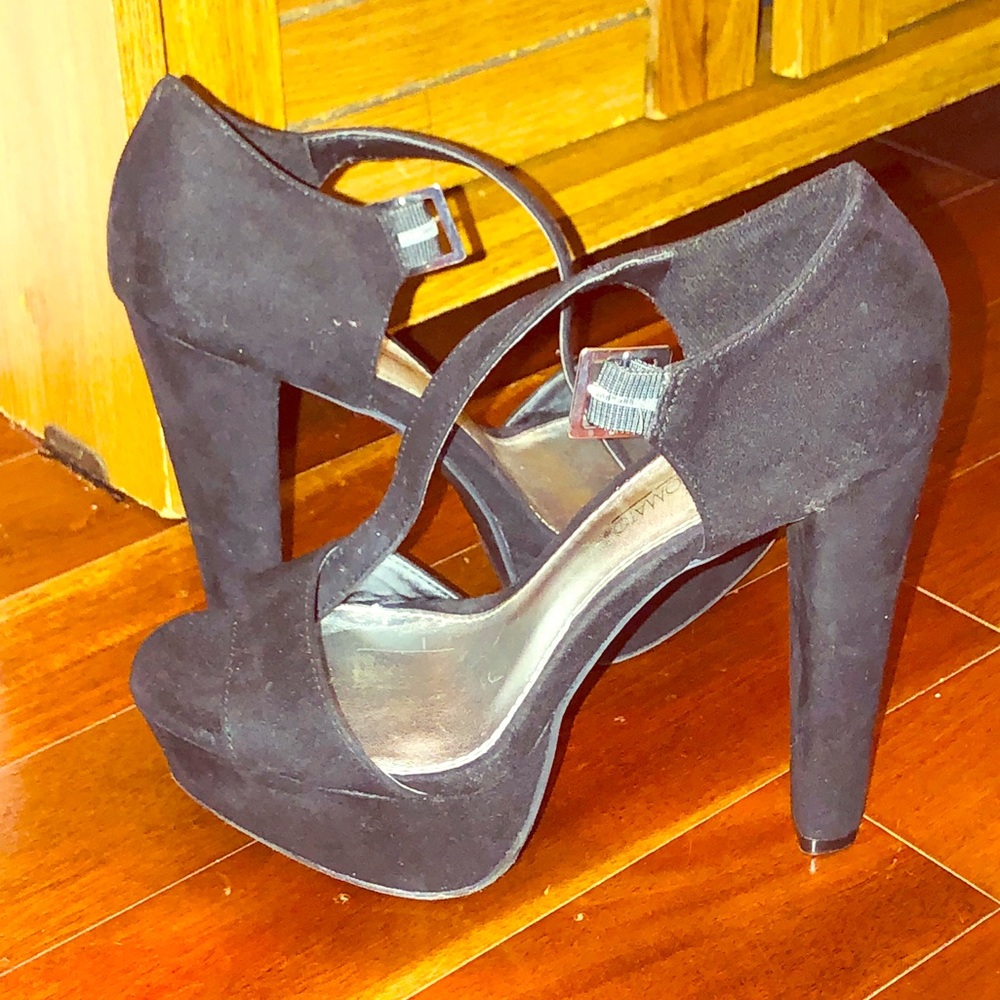 Black Velvet High High-Heels